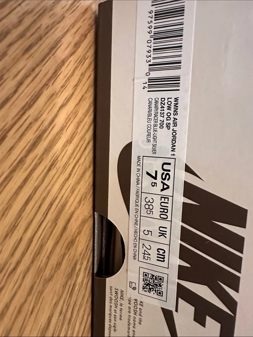 Nike Travis Scott x Air Jordan Yellow Blue DZ4137 700